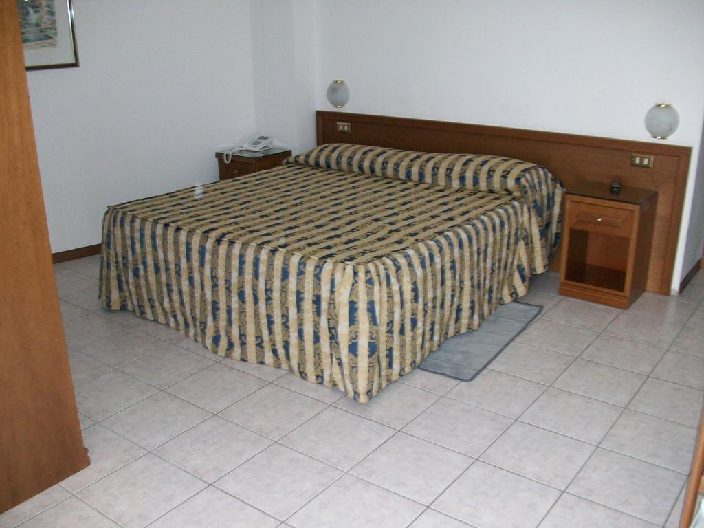 Hotel Santorotto Di Fabio Terrosi Синалунга Стая снимка