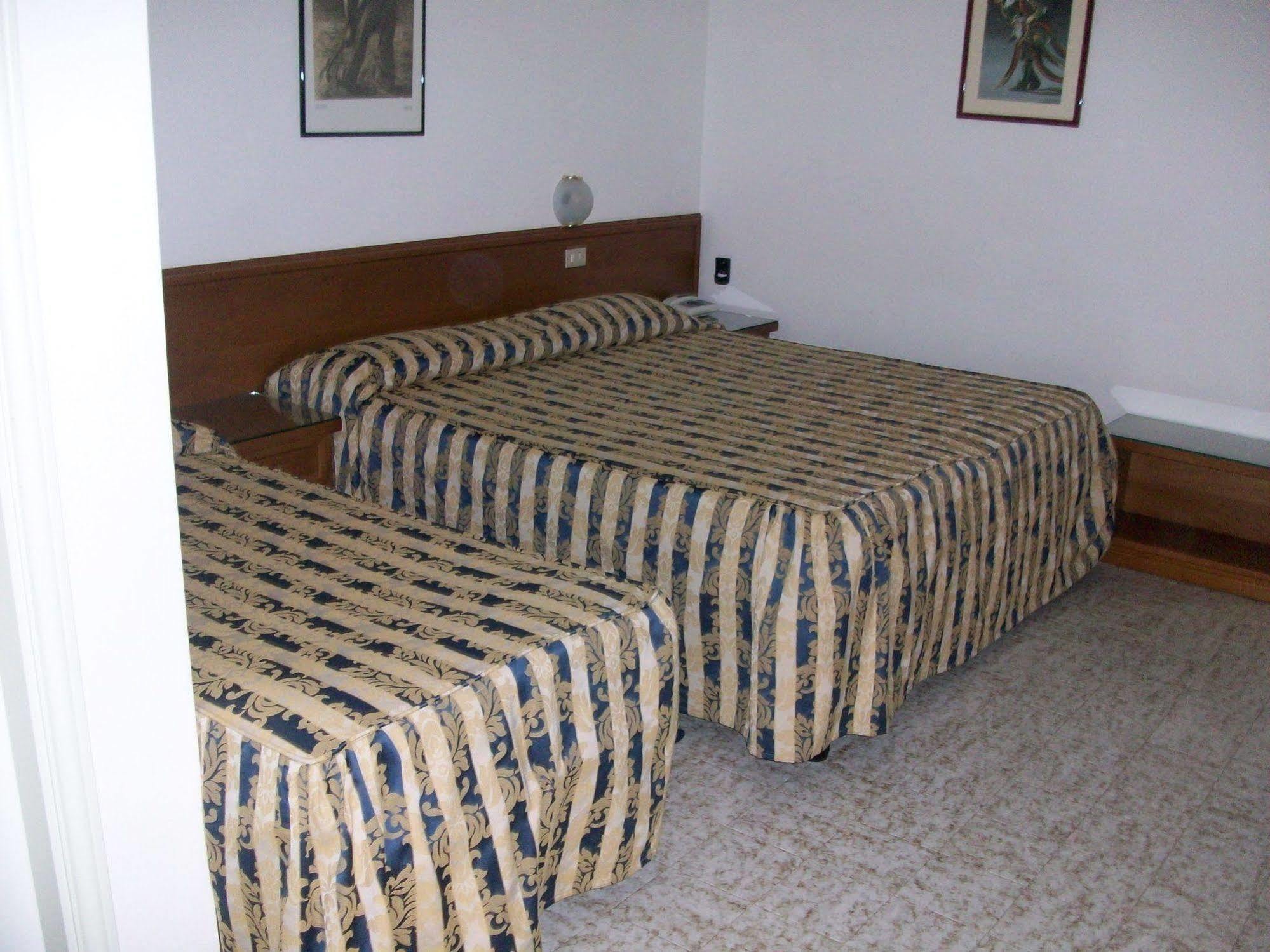 Hotel Santorotto Di Fabio Terrosi Синалунга Екстериор снимка